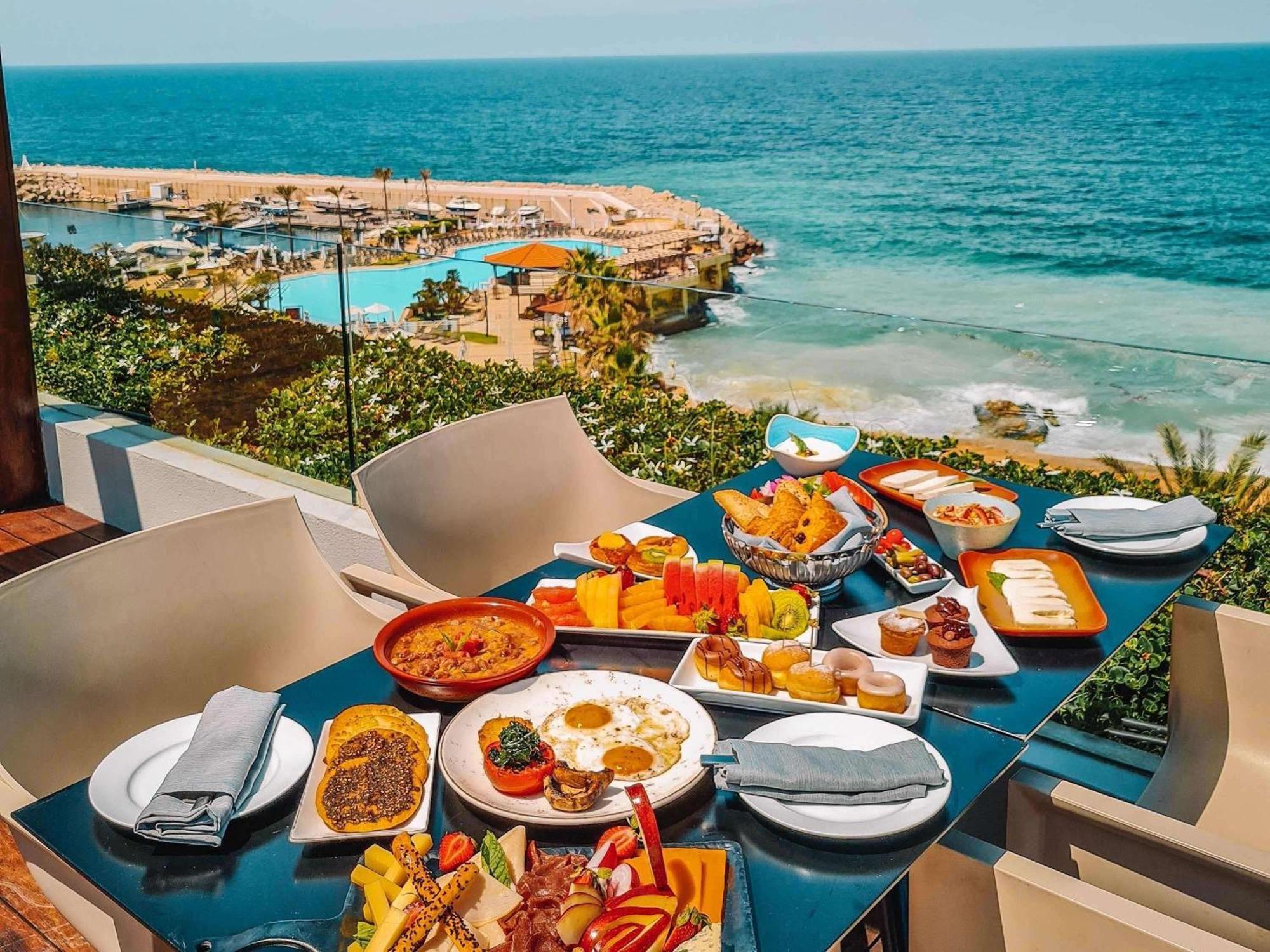 Moevenpick Hotel Beirut Exterior foto