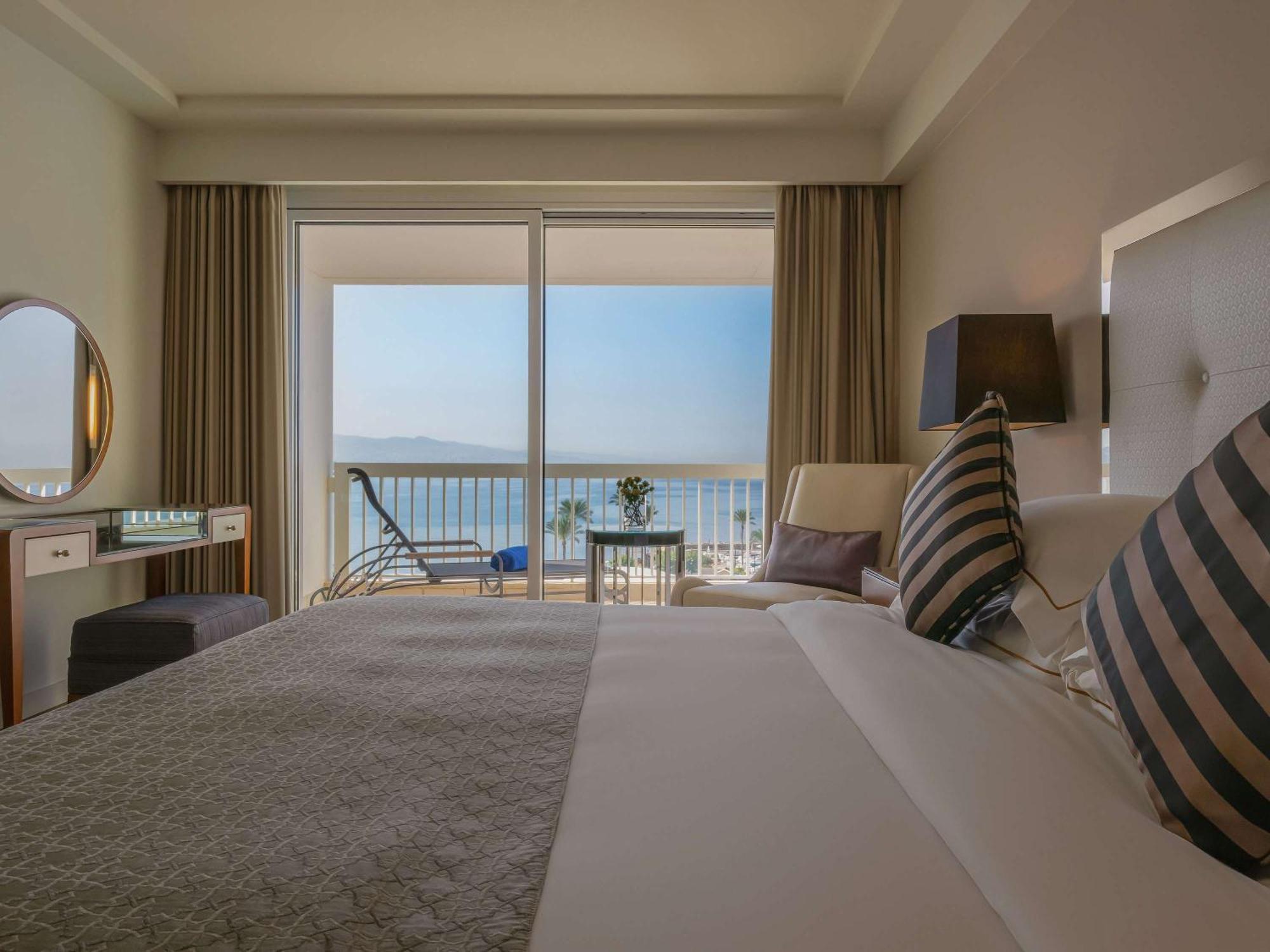 Moevenpick Hotel Beirut Exterior foto