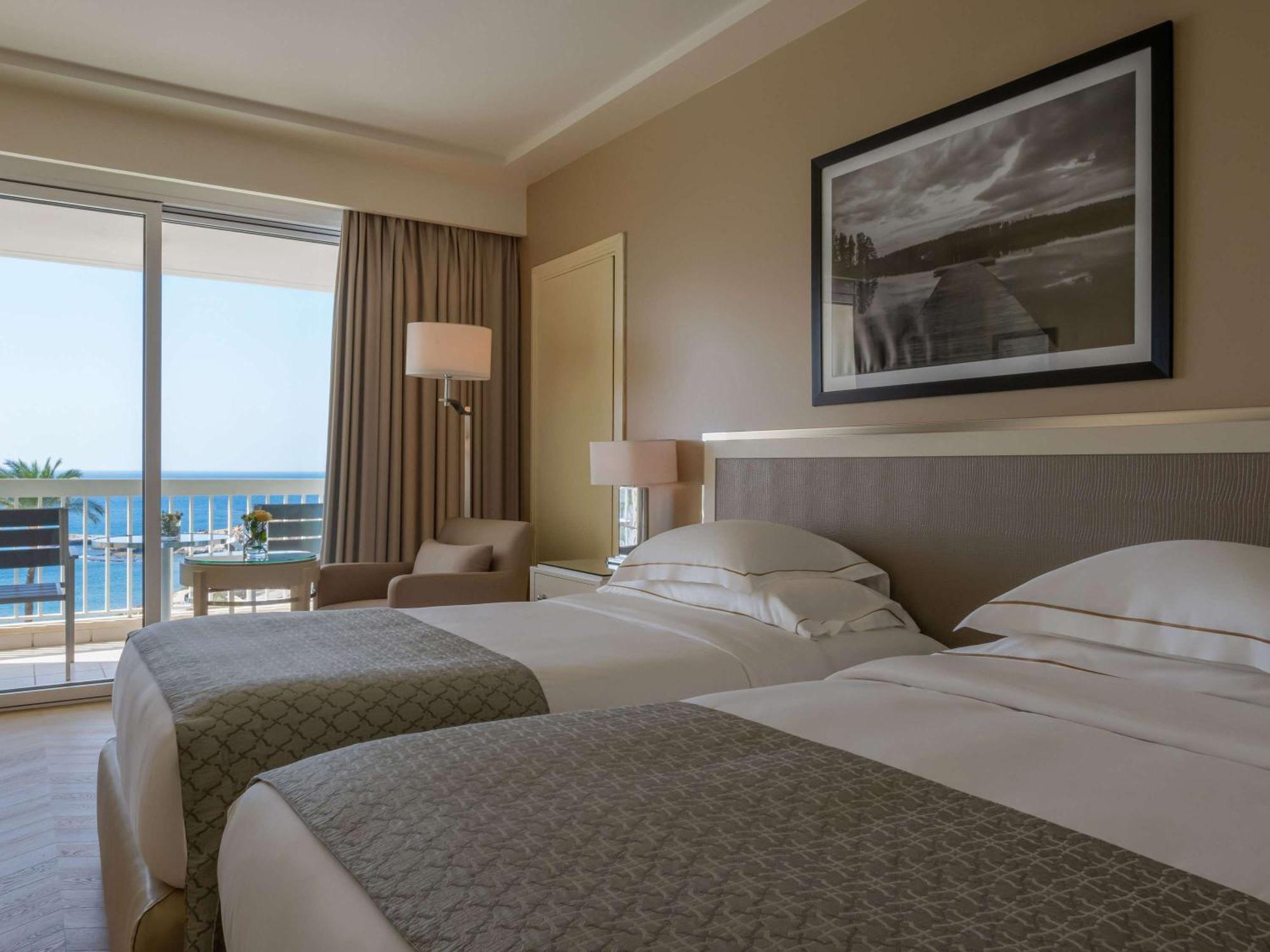Moevenpick Hotel Beirut Exterior foto