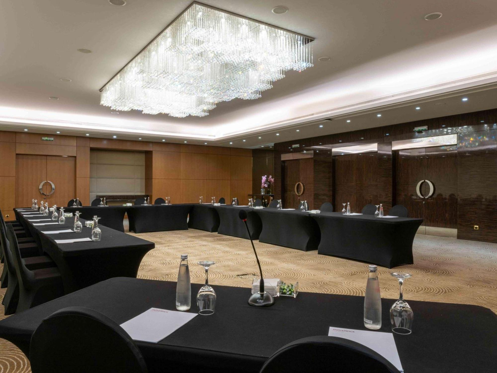 Moevenpick Hotel Beirut Exterior foto