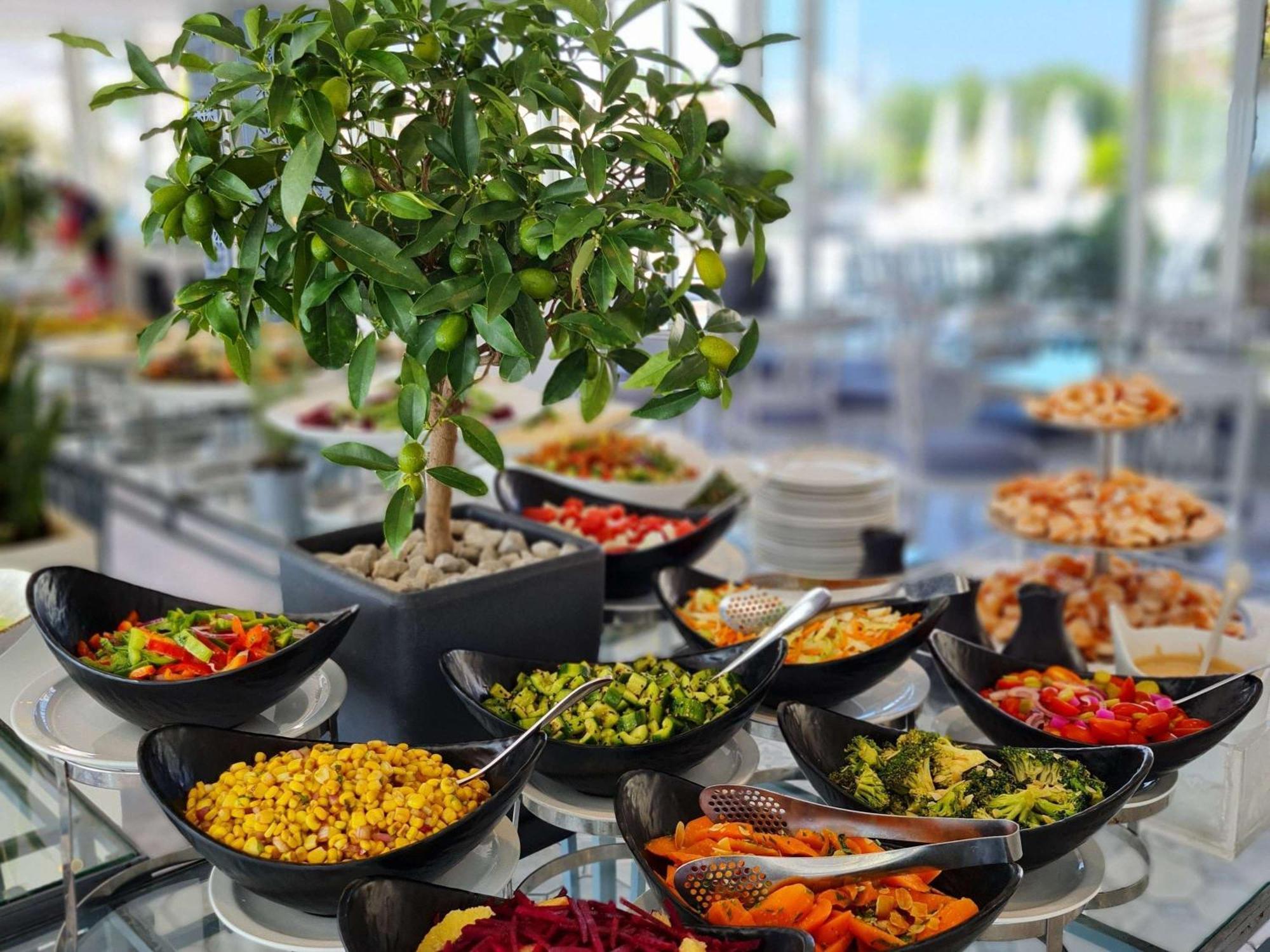 Moevenpick Hotel Beirut Exterior foto