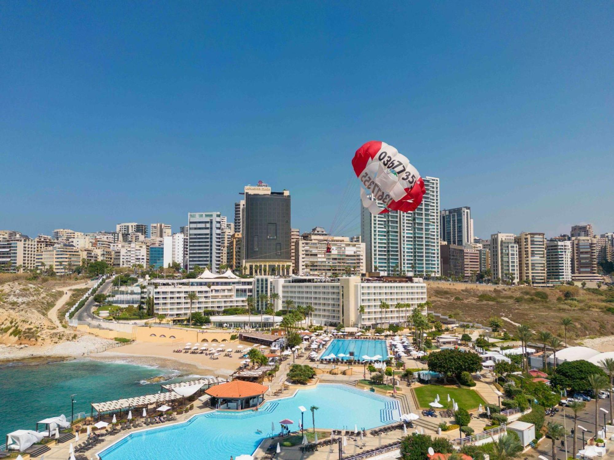 Moevenpick Hotel Beirut Exterior foto