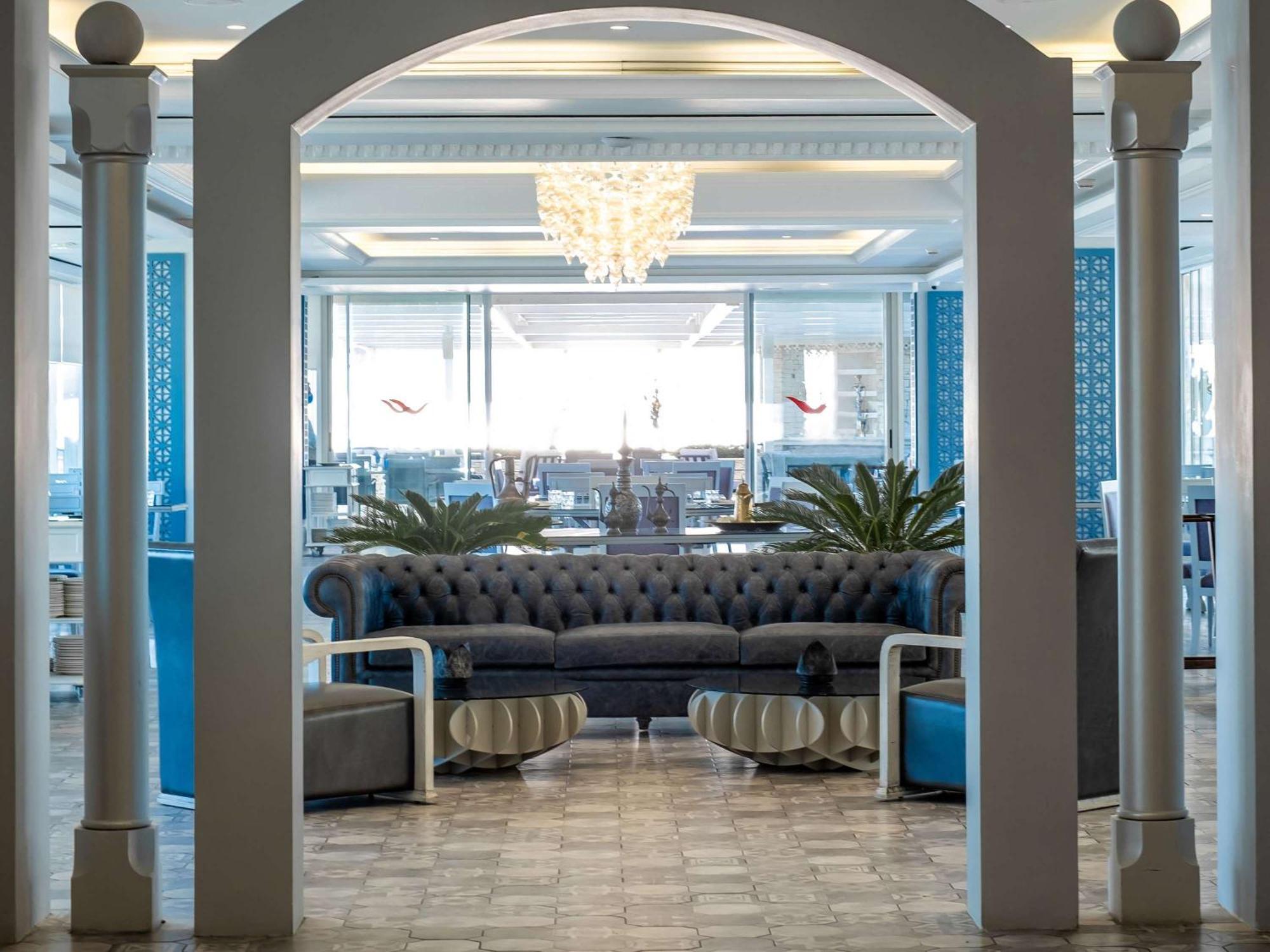Moevenpick Hotel Beirut Exterior foto
