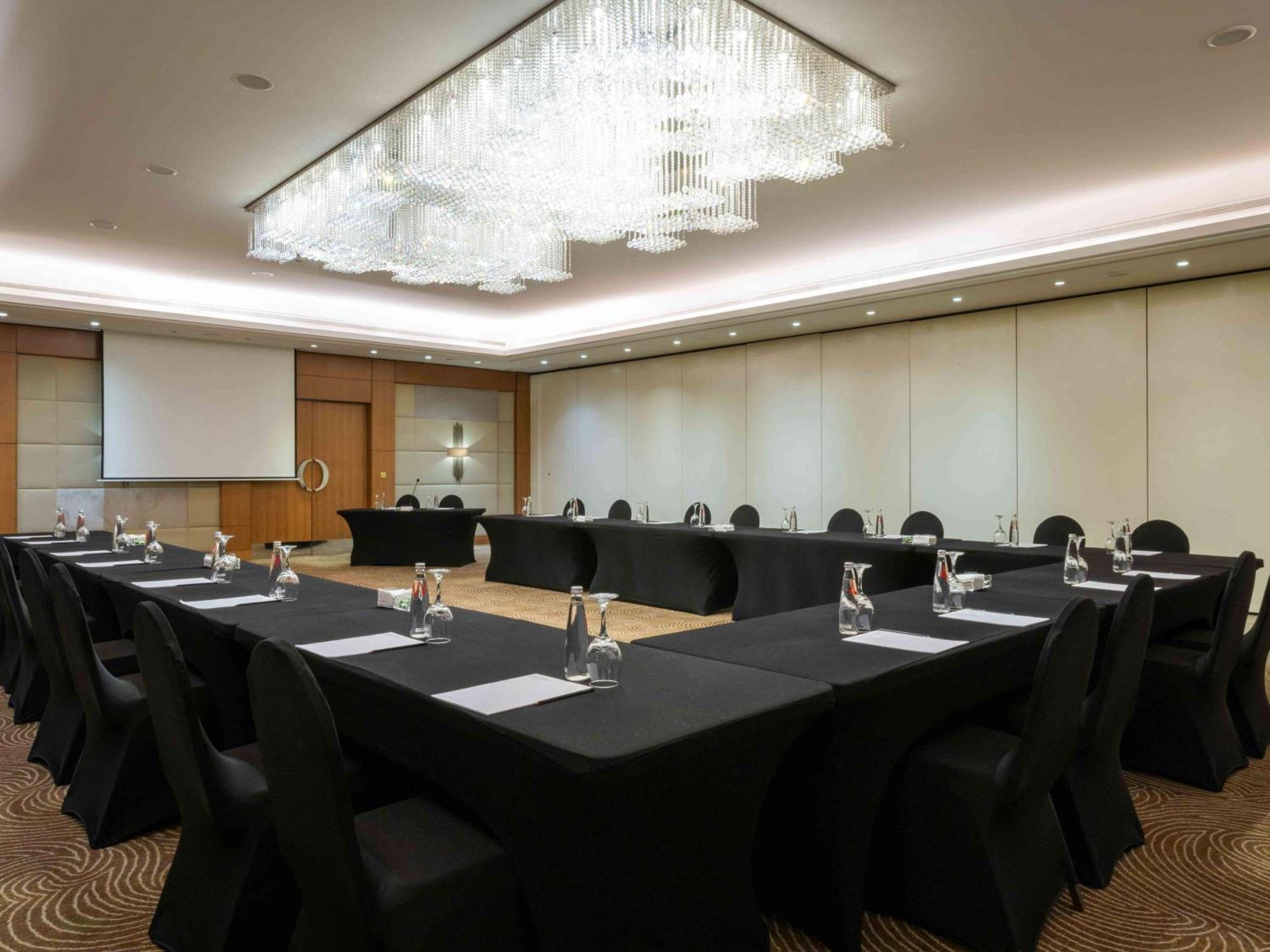 Moevenpick Hotel Beirut Exterior foto