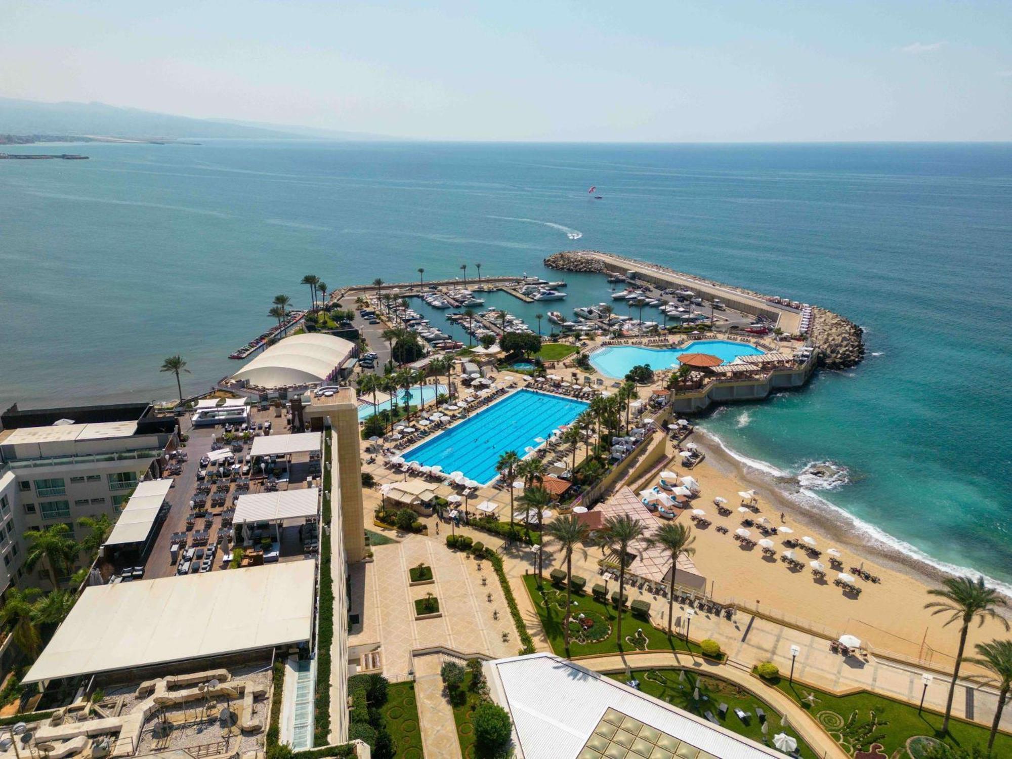 Moevenpick Hotel Beirut Exterior foto