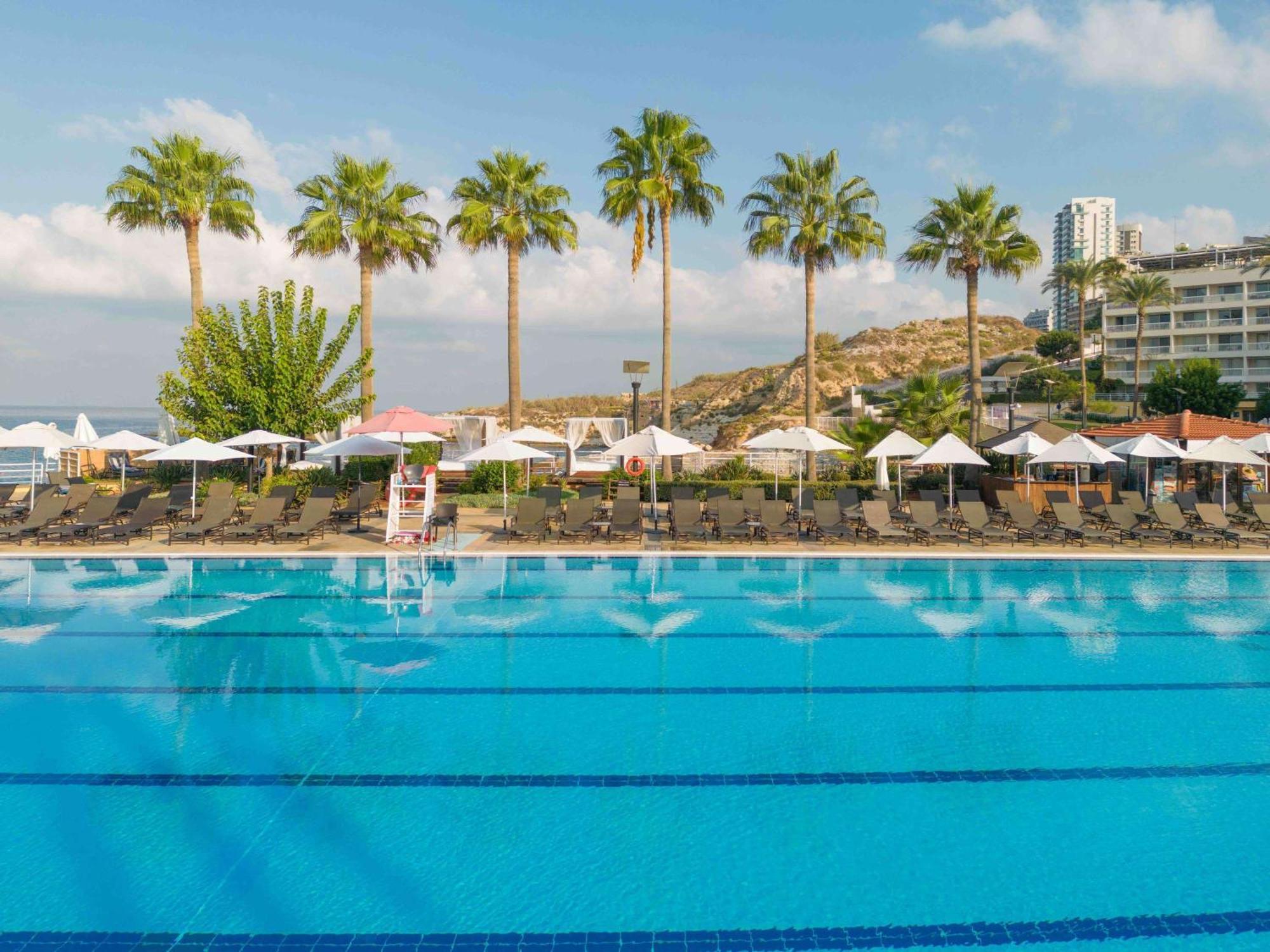 Moevenpick Hotel Beirut Exterior foto