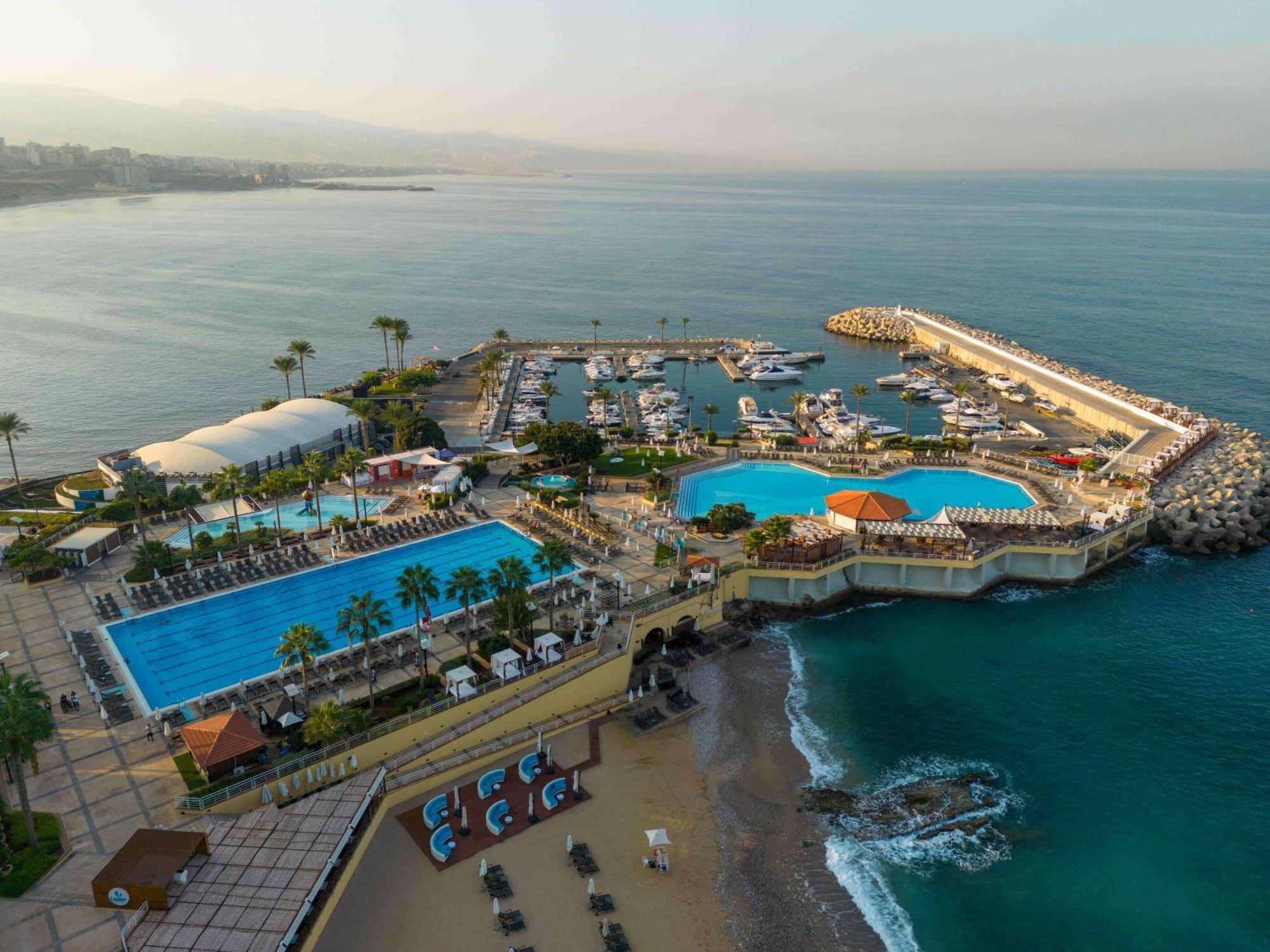 Moevenpick Hotel Beirut Exterior foto