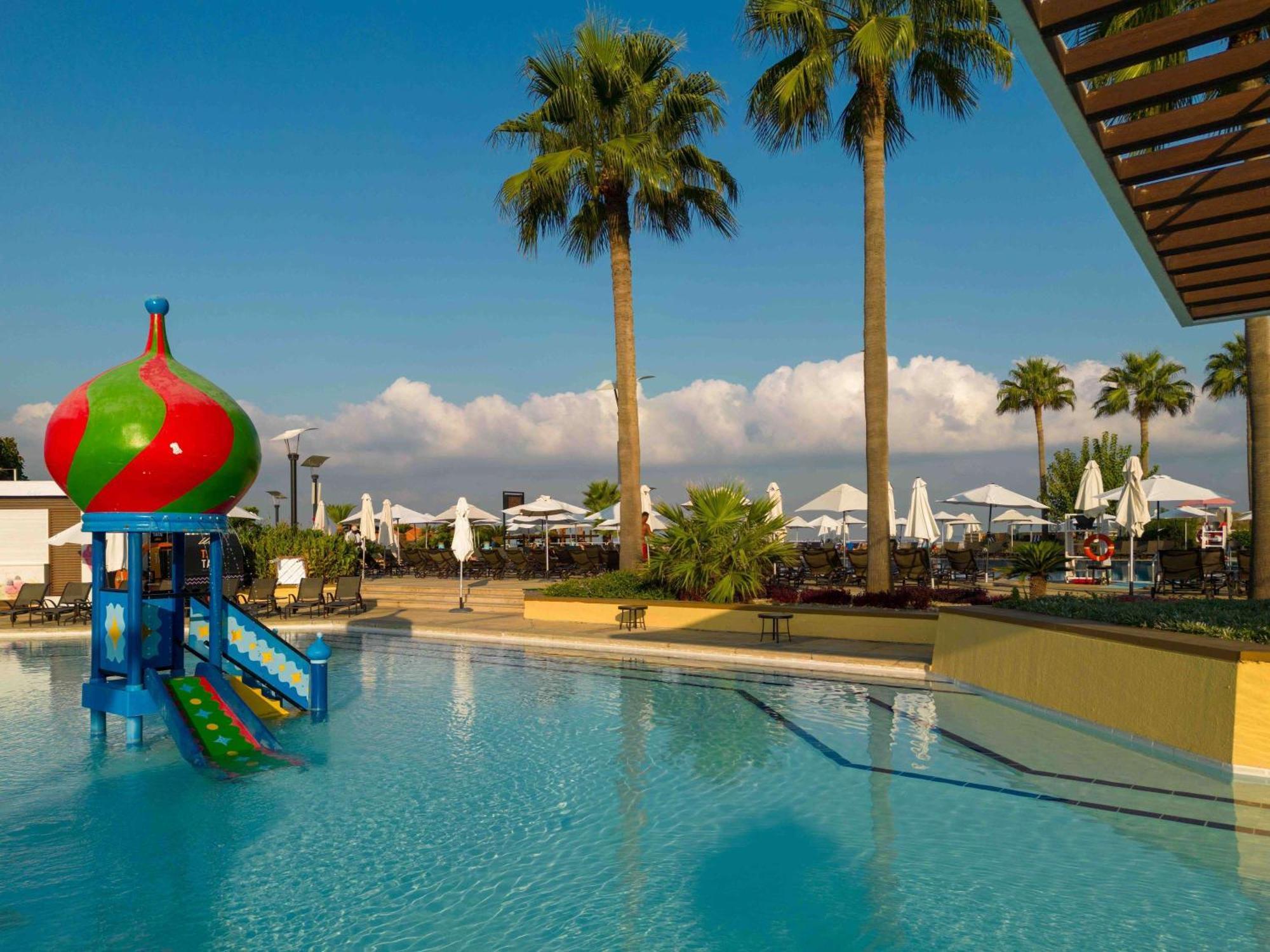 Moevenpick Hotel Beirut Exterior foto