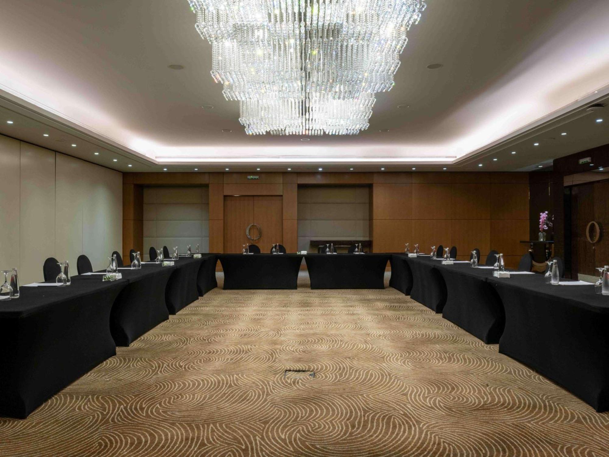 Moevenpick Hotel Beirut Exterior foto