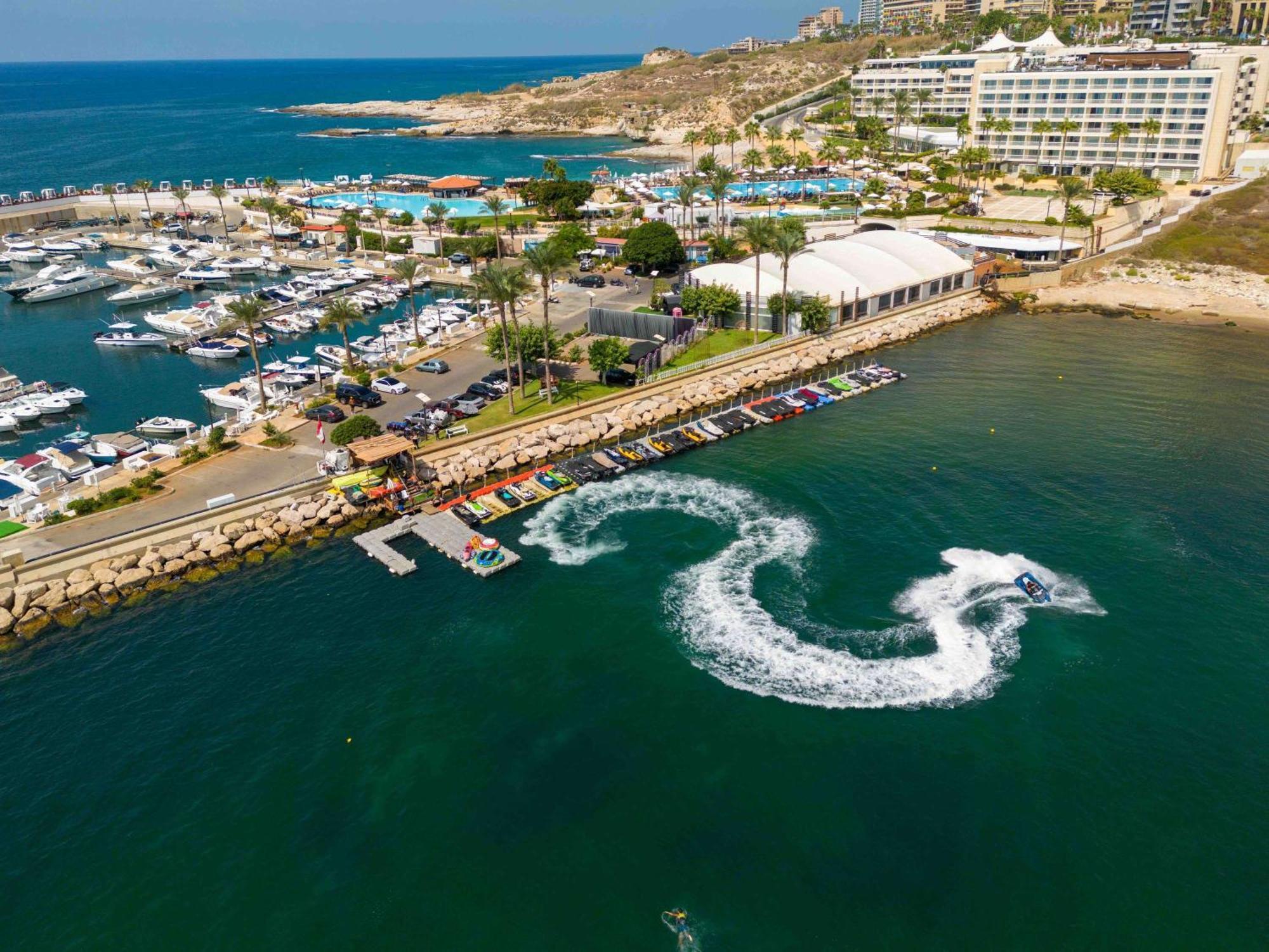 Moevenpick Hotel Beirut Exterior foto