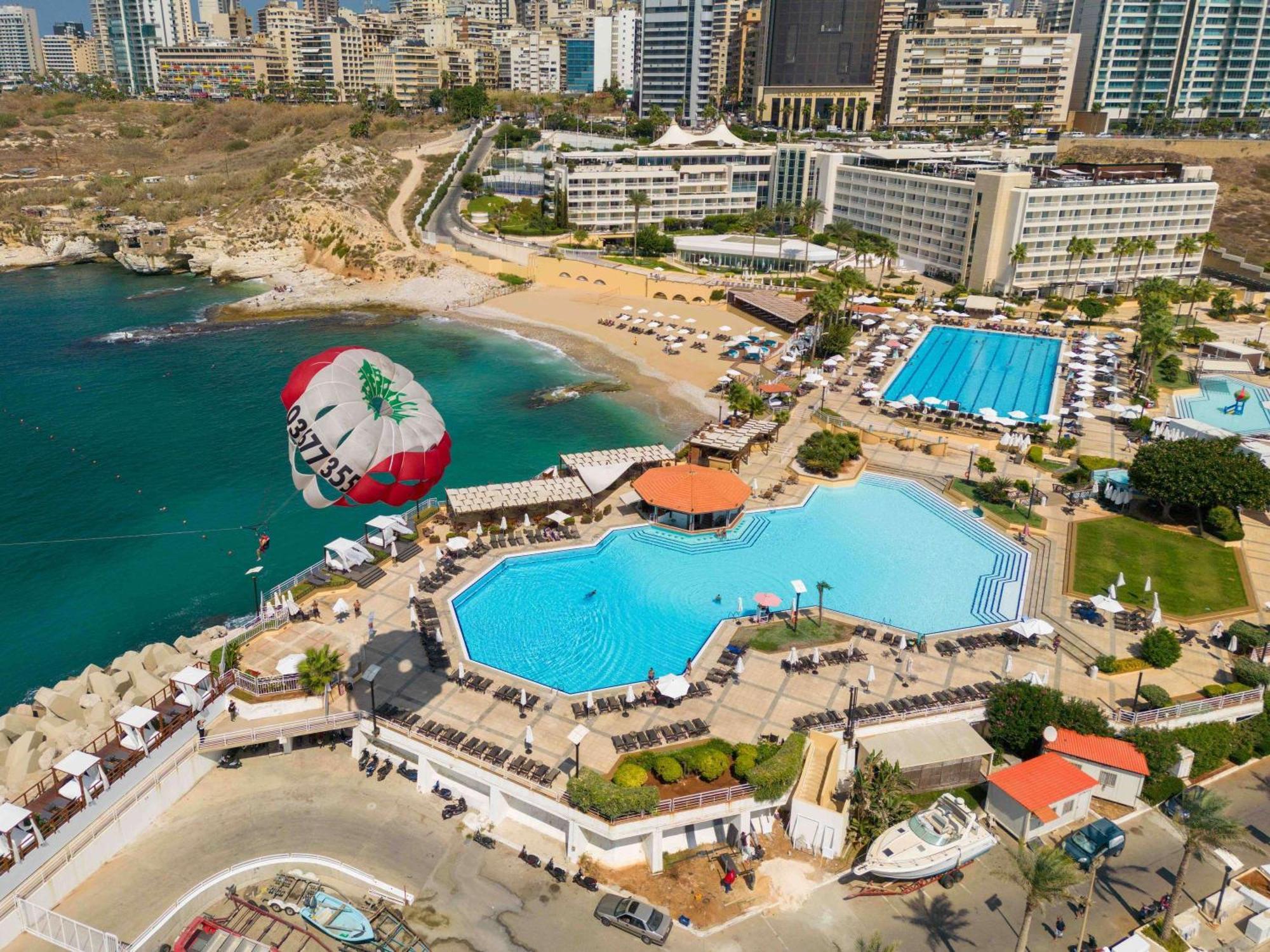 Moevenpick Hotel Beirut Exterior foto