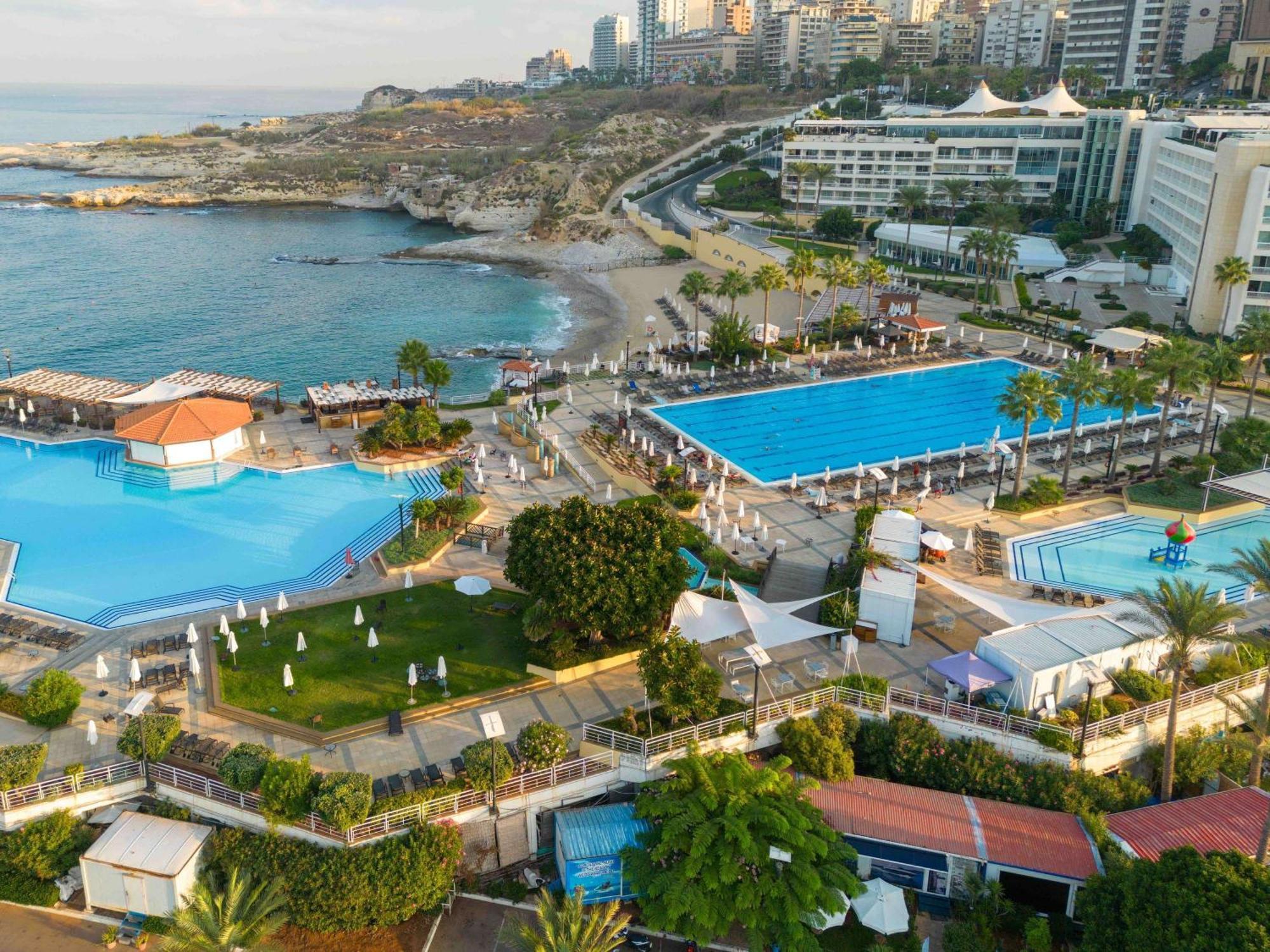 Moevenpick Hotel Beirut Exterior foto